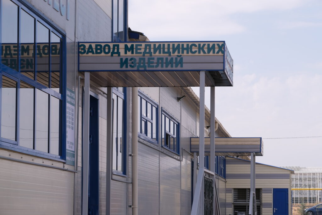 Алматы әкімі Ерболат Алматының индустриалды аймағындағы екі жаңа кәсіпорынды іске қосты